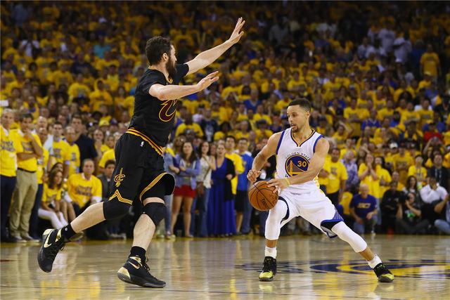 李添荣30分上海不敌首钢遭5连败 曾凡博10分