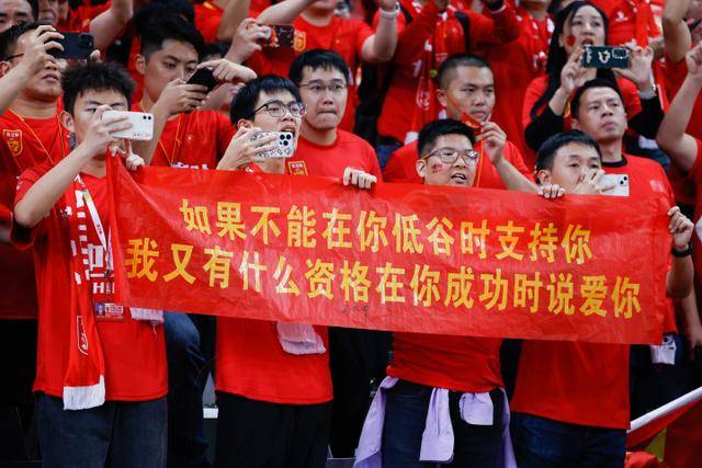 累坏了！杜兰特左小腿拉伤 至少伤停两周时间